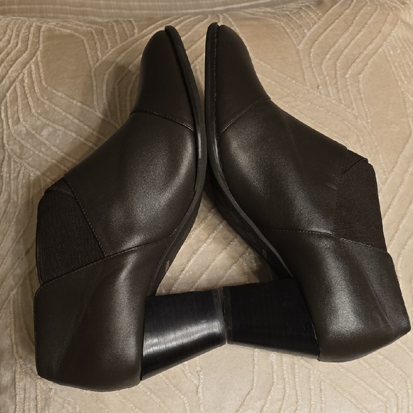 Vionic Leather Dark Brown Ankle Booties - Picture 6 of 15